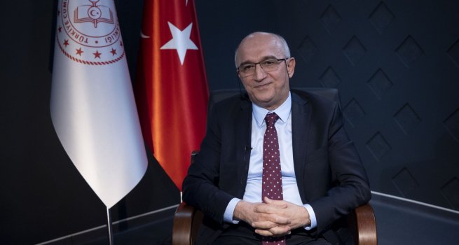 BAKAN YARDIMCISI ?ENSOY, LGS KAPSAMINDAK? MERKEZ SINAVA ?L??K?N MERAK ED?LEN SORULARI YANITLADI