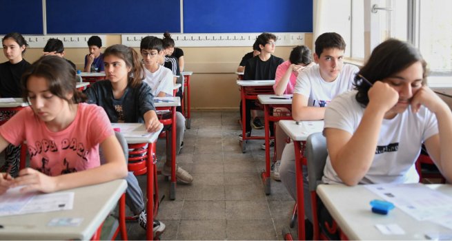 LGS KAPSAMINDA YAPILAN MERKEZ SINAV, SORUNSUZ B?R ?EK?LDE TAMAMLANDI