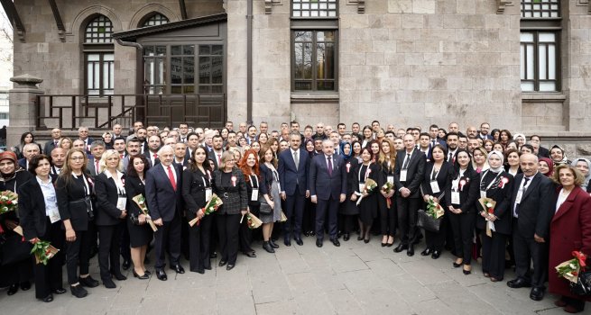 "ÖĞRETMEN BAYRAK, ÖĞRETMENİN BULUNDUĞU HER MEKÂN VATANDIR"