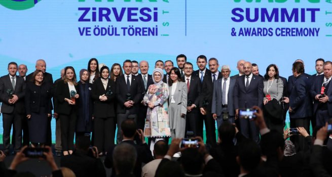 M?LL E??T?M BAKANLI?I'NA 'SIFIR ATIK KATKI VERENLER DL'