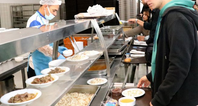 MEB, ?RA KARARLARINDAK? CRETS?Z YEMEK KONUSUNU DA UYGULAMAYA GE?R?YOR