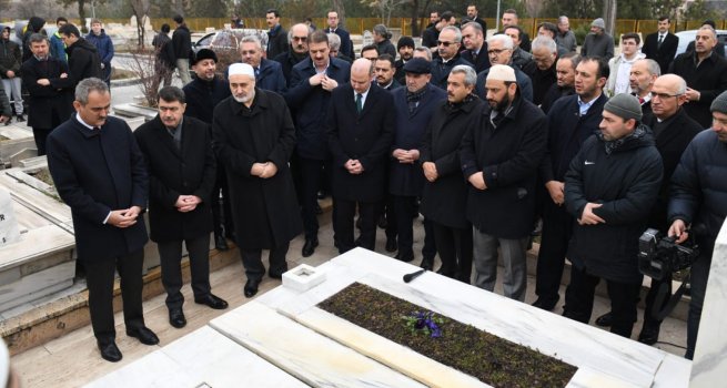 ESK? M?LL E??T?M BAKANI TEVF?K ?LER? VEFATININ 61. YILINDA KABR? BA?INDA ANILDI