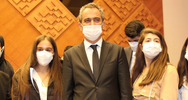 BAKAN ZER, ATATRK' ANMA TREN? ??N BA?KENTE GELEN HAKKR?L? ?RENC?LERLE BULU?TU