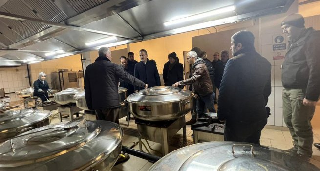 M?LL E??T?M BAKANLI?I, TM ?MKNLARIYLA DEPREMZEDELERE BARINMA VE YEMEK H?ZMET? SA?LIYOR