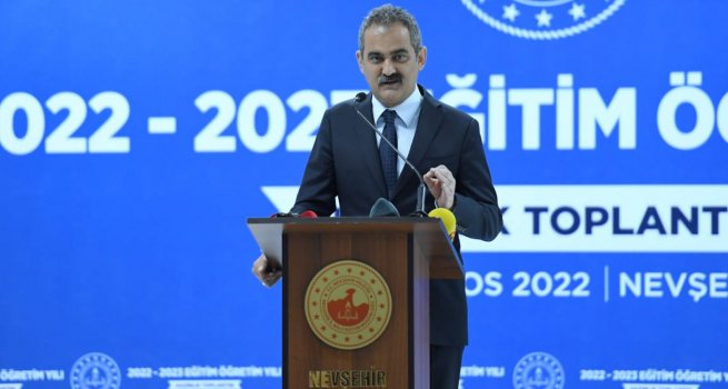 BAKAN ZER, 2022-2023 E??T?M ?RET?M YILI HAZIRLIK TOPLANTISINDA NEV?EH?R'DEK? OKUL YNET?C?LER?YLE B?R ARAYA GELD?