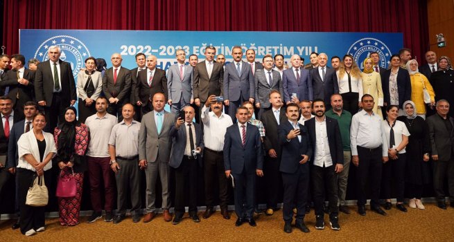 BAKAN ZER, 2022-2023 E??T?M ?RET?M YILI HAZIRLIKLARI KAPSAMINDA ERZURUM'DAK? OKUL MDRLER?YLE B?R ARAYA GELD?