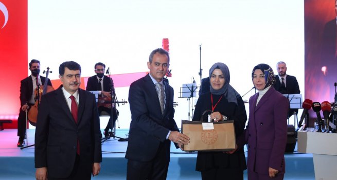 BAKAN ZER, 81 ?LDEN GELEN ?RETMENLERLE BULU?TU