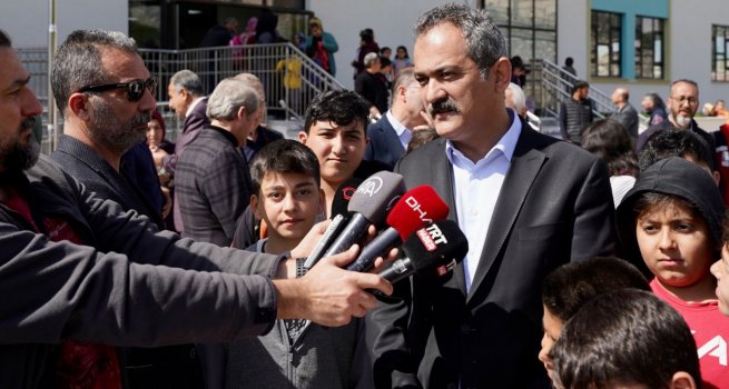 BAKAN ZER, AFET BLGES?NDEK? E??T?M ?RET?M SRELER?NE ?L??K?N DE?ERLEND?RMELERDE BULUNDU