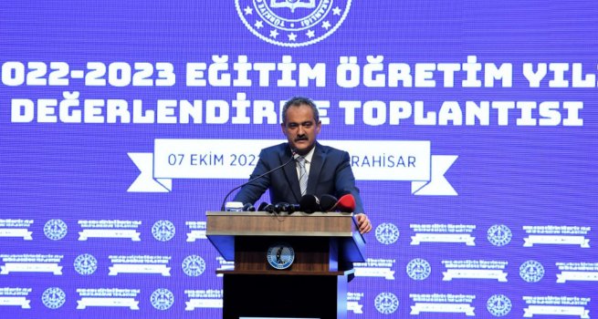 BAKAN ZER, AFYONKARAH?SAR'DA OKUL YNET?C?LER? VE ?RETMENLERLE B?R ARAYA GELD?