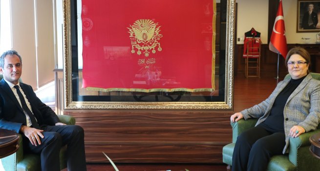 BAKAN ZER, A?LE VE SOSYAL H?ZMETLER BAKANI YANIK'I Z?YARET ETT?