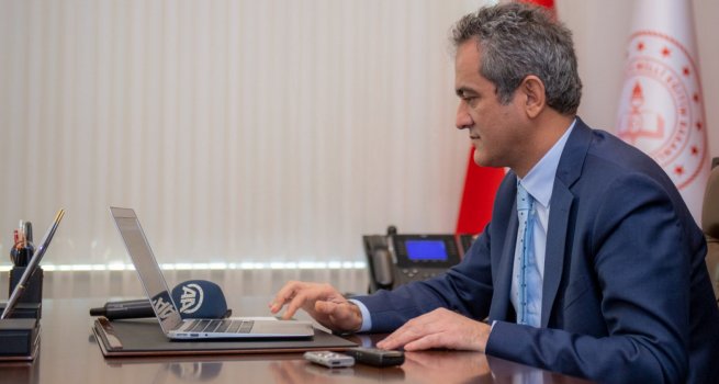 BAKAN ZER, ANADOLU AJANSININ "YILIN FOTO?RAFLARI" OYLAMASINA KATILDI