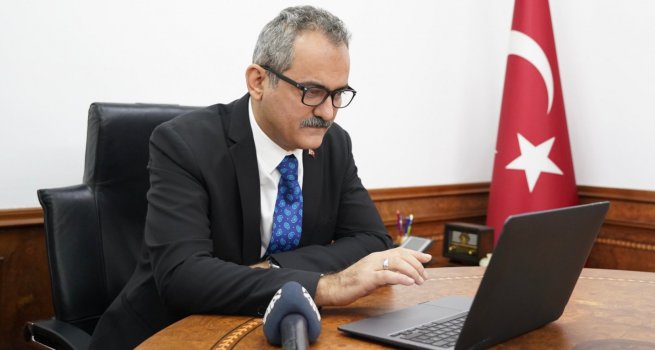 BAKAN ZER, ANADOLU AJANSININ "YILIN FOTO?RAFLARI" OYLAMASINA KATILDI