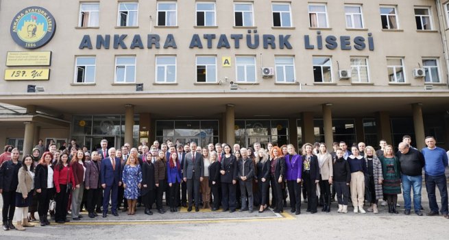 BAKAN ZER, ANKARA ATATRK L?SES?N? Z?YARET EDEREK ?RETMENLERLE B?R ARAYA GELD?