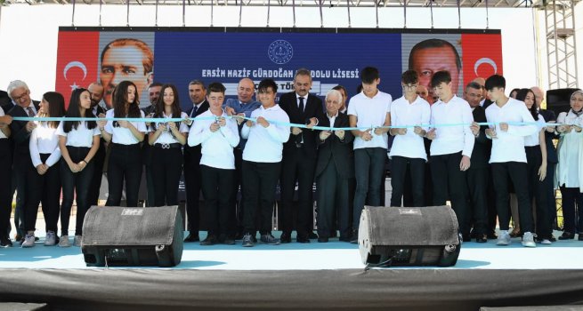 BAKAN ZER, ANKARA'DA ERS?N NAZ?F GRDO?AN ANADOLU L?SES?N?N AILI? TREN?NE KATILDI