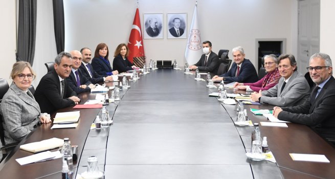 BAKAN ZER, AVRUPA E??T?M VAKFI HEYET?N? KABUL ETT?