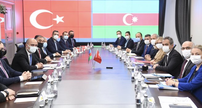 BAKAN ZER, AZERBAYCANLI MEVK?DA?I AMRULLAYEV ?LE GR?T