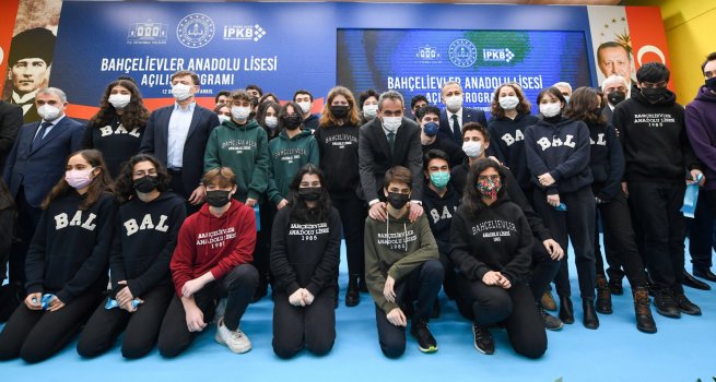 BAKAN ZER, BAHEL?EVLER ANADOLU L?SES?N?N AILI? TREN?NE KATILDI