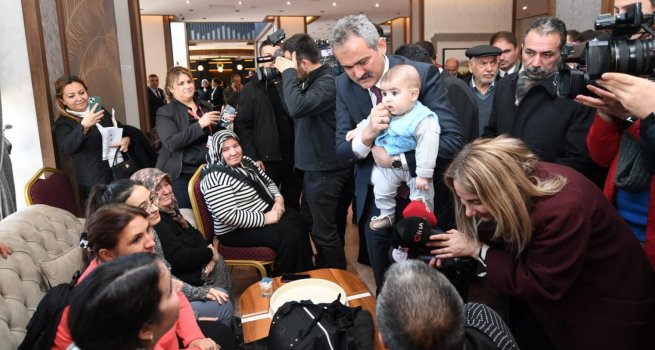 BAKAN ZER, BA?KENT ?RETMENEV? VE ETL?K ?EH?R HASTANES?NDE AFETZEDELER? Z?YARET ETT?