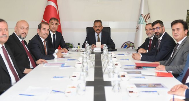 BAKAN ZER, B?TL?S ?L E??T?M DE?ERLEND?RME TOPLANTISI'NA KATILDI