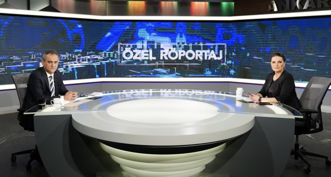 BAKAN �ZER, BLOOMBERGHT'DE E??T?M G�NDEM?N? DE?ERLEND?RD?