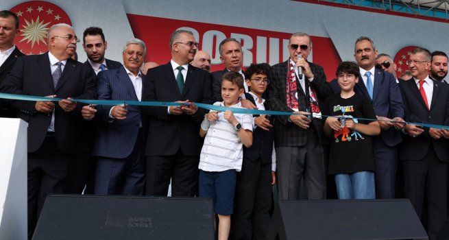 BAKAN ÖZER ÇORUM'DA TOPLU AÇILIŞ TÖRENİNE KATILDI