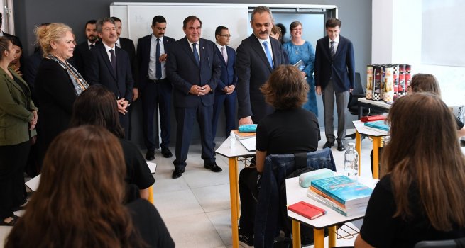 BAKAN ZER, DEM?RREN MEDYA MESLEK? VE TEKN?K ANADOLU L?SES?N? Z?YARET ETT?