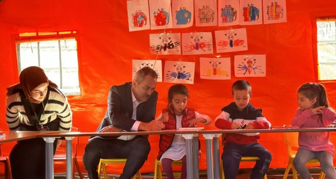 BAKAN ZER, DEPREM BLGES?NDE ?NCELEMELERE BULUNDU