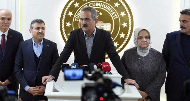 BAKAN ZER, DEPREM SONRASI E??T?M KURUMLARININ DURUMUNU ?NCELEMEK ZERE DZCE'Y? Z?YARET ETT?