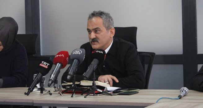 BAKAN ZER, DEPREMDEN ETK?LENEN 10 ?LDE E??T?M ?RET?ME BA?LAMA TAKV?M?N? AIKLADI