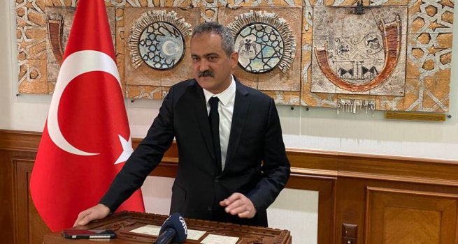 BAKAN ZER DEPREMDEN ETK?LENEN 10 ?LDEK? OKULLARA ?L??K?N B?LG? VERD?