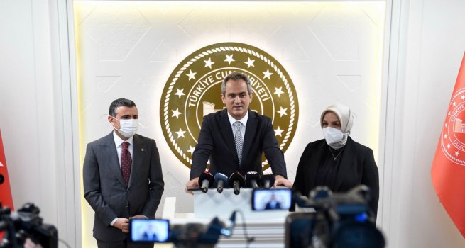 BAKAN �ZER D�ZCE'DE ?L E??T?M DE?ERLEND?RME TOPLANTISINA KATILDI