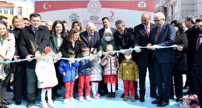 BAKAN �ZER, ED?RNE'DE ANAOKULU A�ILI?INA KATILDI