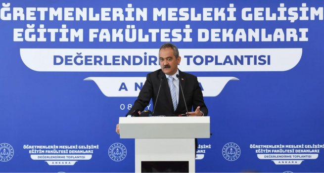 BAKAN ZER, E??T?M FAKLTELER?N?N DEKANLARI ?LE B?R ARAYA GELD?