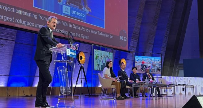 BAKAN �ZER, E??T?M?N D�N�?T�R�LMES? �N Z?RVES? E??T?M BAKANLARI YUVARLAK MASA OTURUMU'NDA MEVK?DA?LARINA H?TAP ETT?