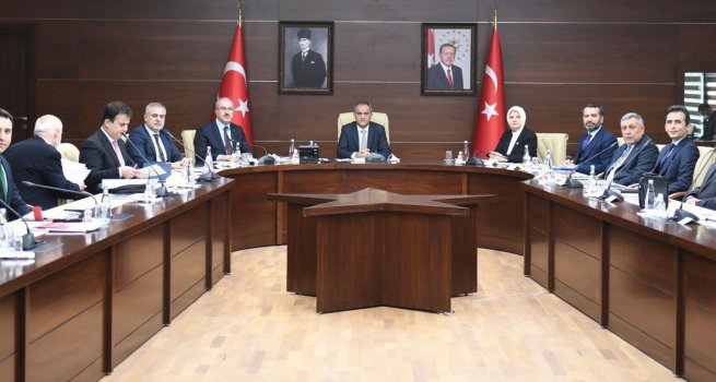 BAKAN �ZER, ELAZI? ?L E??T?M DE?ERLEND?RME TOPLANTISI'NA KATILDI