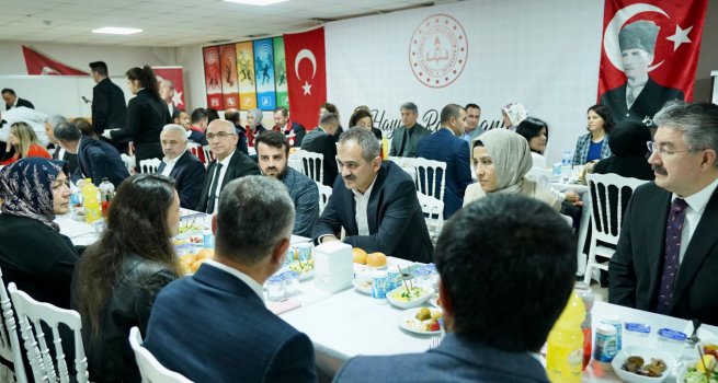 BAKAN ZER: EN BYK ZENG?NL???M?Z ?RETMENLER?M?Z