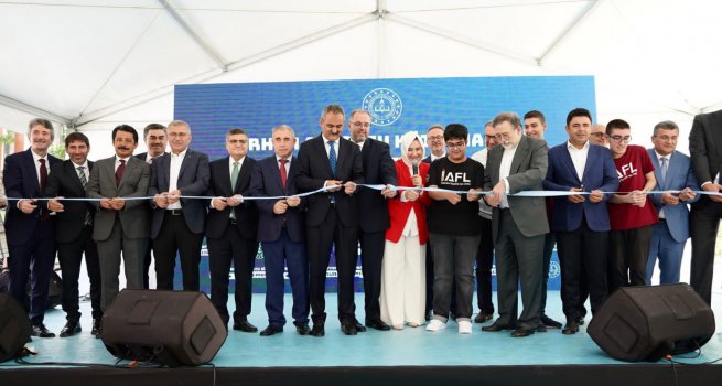 BAKAN ÖZER, ERHAN AFYONCU KÜTÜPHANES?N?N AÇILI?INI YAPTI