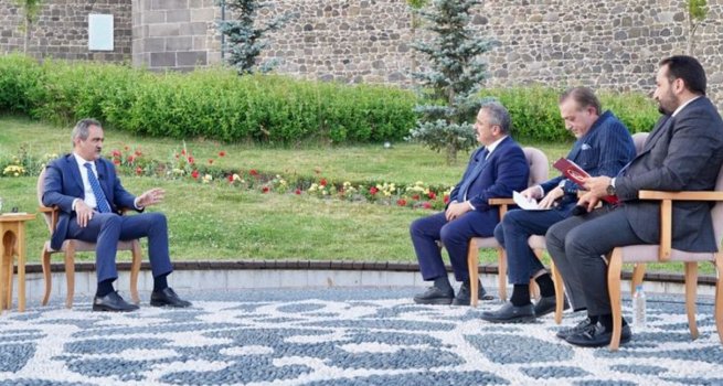 BAKAN ZER, ERZURUM'DA ANADOLU MEDYASI ORTAK YAYININA KONUK OLDU