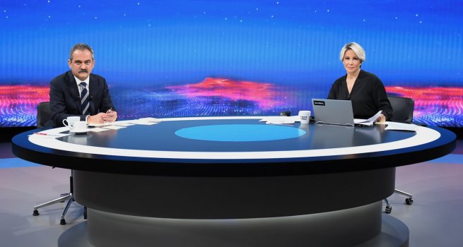 BAKAN ZER, HABER GLOBAL'DE CANLI YAYINDA E??T?M GNDEM?N? DE?ERLEND?R?YOR