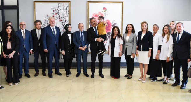 BAKAN ZER, HAL?SE ARSLAN ZEL E??T?M UYGULAMA KAMPS'N Z?YARET ETT?