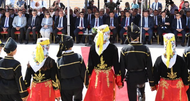 BAKAN �ZER, HAYAT BOYU �?RENME HAFTASI ETK?NL?KLER? A�ILI? T�REN?NE KATILDI