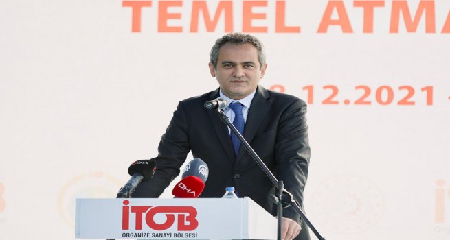 BAKAN �ZER: HEM ??VEREN?M?Z HEM �?RENC?M?Z ?�?N �OK CAZ?P B?R MESLEK? E??T?M MODEL?N? HAYATA GE�?RM?? BULUNUYORUZ