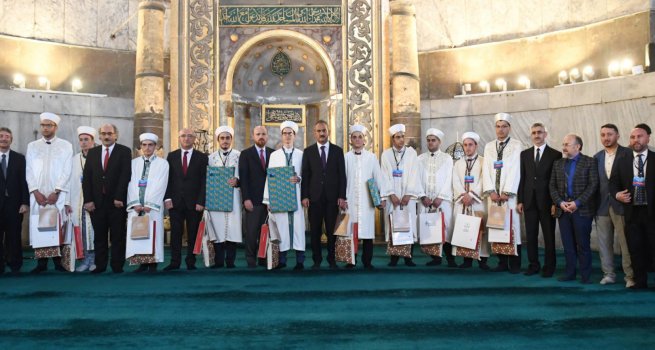 BAKAN �ZER HUTBE OKUMA YARI?MASI T�RK?YE F?NAL?NDE GEN� HAT?PLER ?LE B?R ARAYA GELD?