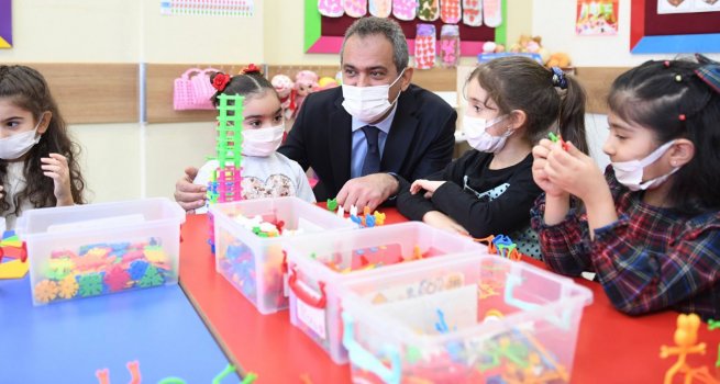 BAKAN ZER, ?BN? S?NA ANAOKULUNUN AILI? TREN?NE KATILDI