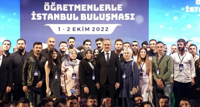 BAKAN ZER, ?STANBUL BULU?MASI'NDA ?RETMENLERLE B?R ARAYA GELD?