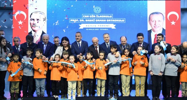 BAKAN ZER, ?STANBUL'DA CAN GR ?LKOKULU VE PROF. DR. SABR? ORMAN ORTAOKULUNUN AILI?INI YAPTI