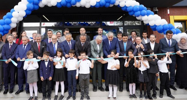 BAKAN ZER, ?STANBUL'DA MUHS?N YAZICIO?LU ?LKOKULUNUN AILI?INI YAPTI
