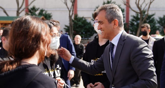 BAKAN �ZER, ?STANBUL'DA OKUL Z?YARETLER?NDE BULUNDU