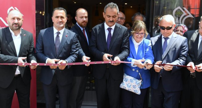 BAKAN ZER, ?ST?KLAL M?LLET KTPHANES? AILI? TREN?'NE KATILDI