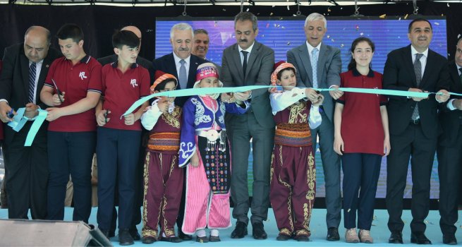 BAKAN ZER, KA?IZMAN'DA AHMET ARSLAN FEN L?SES?N?N AILI?INI YAPTI